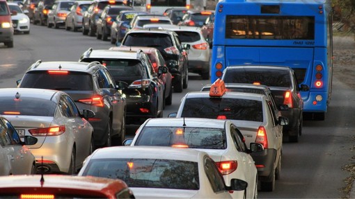 Crolla il mercato dell'auto, la Provincia perde 2 milioni di euro di Imposta provinciale di trascrizione
