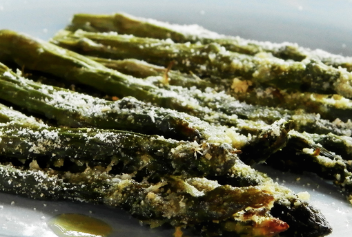 Mercoledì veg: Asparagi gratinati con sale Kala Namak