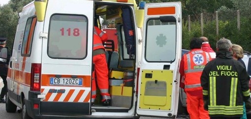 Muore schiacciato sotto il trattore: incidente in frazione Pagliani a Monastero Vasco