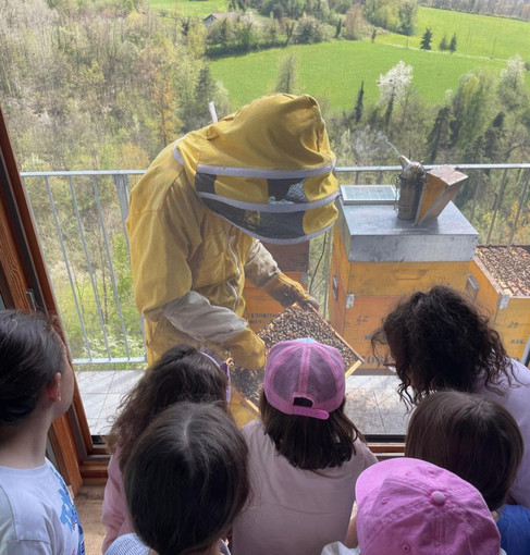 Gli alunni della primaria di Sale delle Langhe alla scoperta del mondo delle api