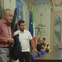 Il momento della protesta della minoranza che abbandona l'aula in Consiglio comunale