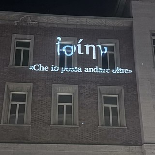 La scritta apparsa sulla facciata del liceo Classico di Cuneo La scritta apparsa sulla facciata del liceo Classico di Cuneo