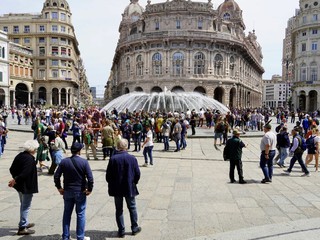 Penne nere Ana Saluzzo, in sfilata all'adunata di Geova 2026- foto Paola Ravazzi, madrina Ana Monviso