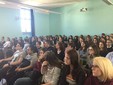 Conferenza sull'osteoporosi, studenti nell'aula multimediale del liceo Soleri