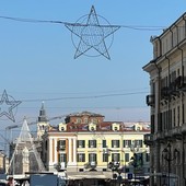 Cuneo si veste di luci per il Natale: allestimento delle luminarie anche in corso Nizza