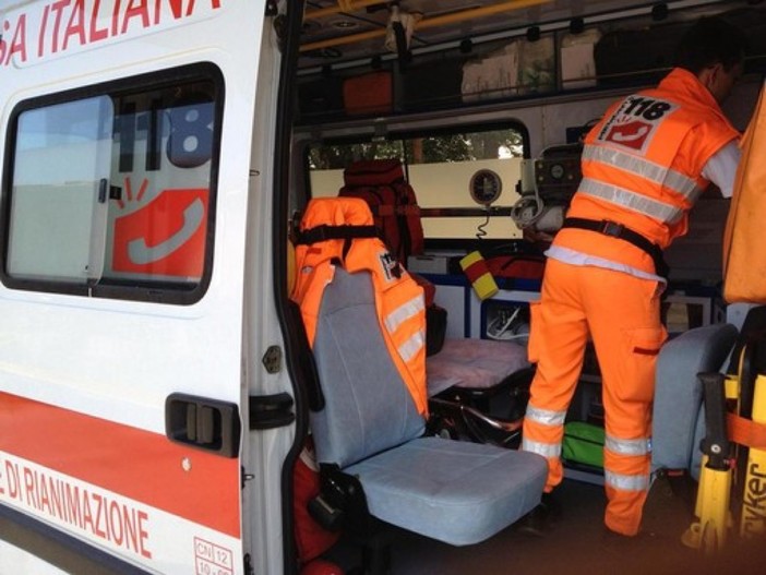 Ciclista cade a Corneliano, trasportato in codice giallo all’ospedale di Cuneo