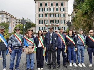 Penne nere Ana Saluzzo, in sfilata all'adunata di Geova 2026- foto Paola Ravazzi, madrina Ana Monviso