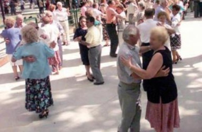 Cuneo, corsi gratuiti agli Argonauti: da arteterapia a serate danzanti Cuneo, corsi gratuiti agli Argonauti: da arteterapia a serate danzanti