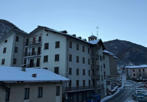 Monterosso Grana acquisisce l’ex albergo ristorante “A la Posta”: nascerà un nuovo edificio polifunzionale per la Scuola di Valle