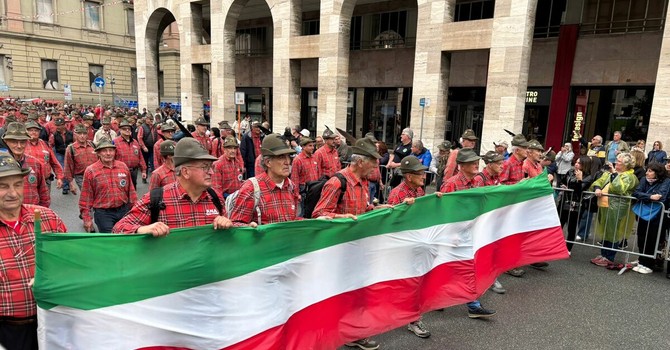 Il gruppo della sezione di Cuneo all'Adunata di Genova Il gruppo della sezione di Cuneo all'Adunata di Genova