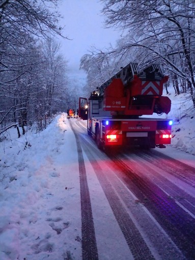 L'intervento dei vigili del fuoco a Peveragno L'intervento dei vigili del fuoco a Peveragno