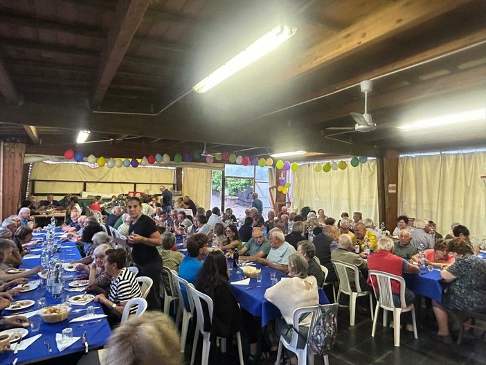 Grande partecipazione a Lesegno per la serata Auser: 2.340 euro a sostegno dell'associazione Grande partecipazione a Lesegno per la serata Auser: 2.340 euro a sostegno dell'associazione