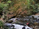 L'auto della donna recuperata nel greto del torrente Grana