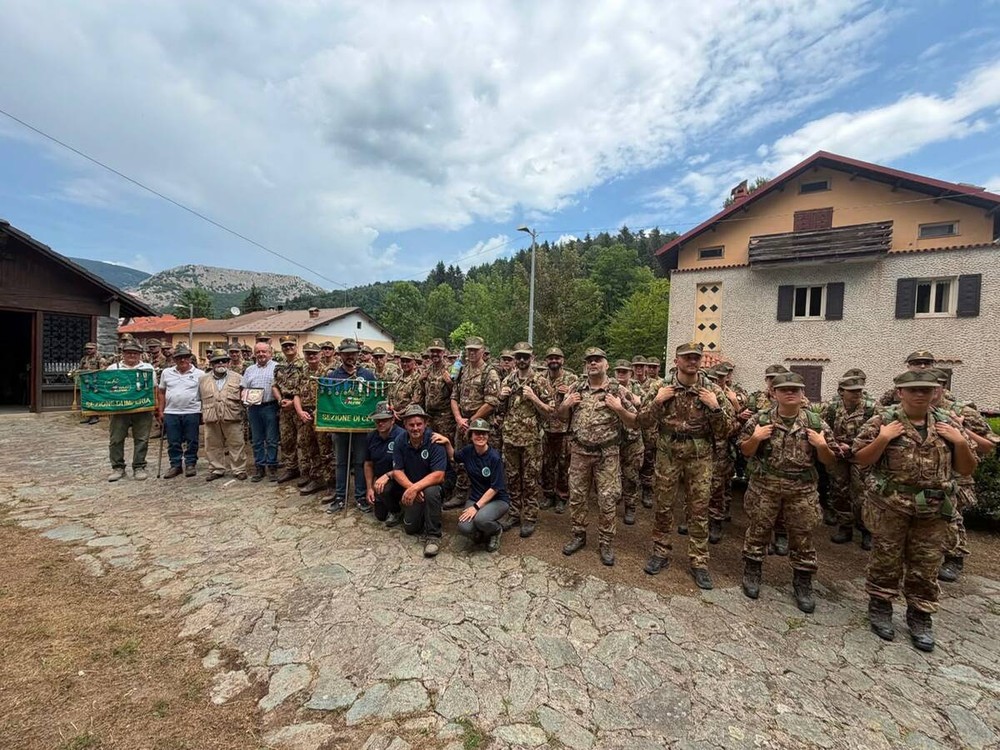 Addestramento e memoria: gli Alpini della Taurinense in marcia al Colle di Nava Addestramento e memoria: gli Alpini della Taurinense in marcia al Colle di Nava