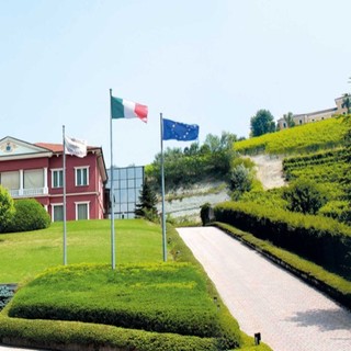 La storica sede di Giordano Vini, in Valle Talloria