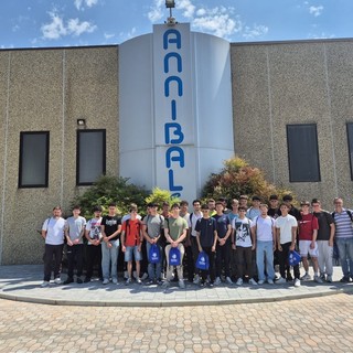 Racconigi, gli studenti dell'Arimondi Eula in visita alla sede dell'Annibale Viterie Racconigi, gli studenti dell'Arimondi Eula in visita alla sede dell'Annibale Viterie
