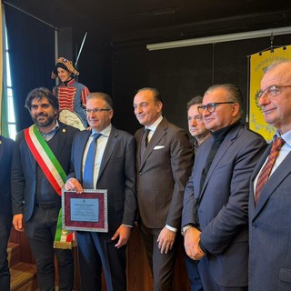 Novello assegna il Premio Santa Lucia a Massimo Antoniotti