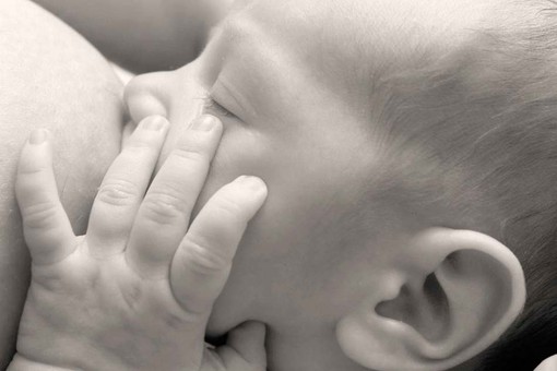 Non si separino le mamme dai neonati in caso di ricovero (lettera)