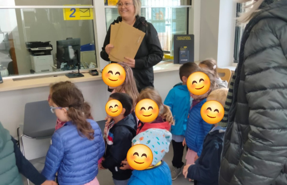 Una lettera vale più di mille click: la scuola dell'infanzia di Sampeyre conquista Radio Deejay [VIDEO]
