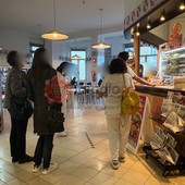 "Non chiudete il bar del Carle", la petizione su Change.org. Il direttore: "Stiamo cercando una soluzione"