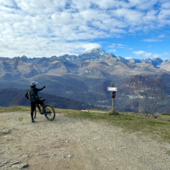 La balconata del Viso in bici: una giornata su sterrato con panorami sul Monviso La balconata del Viso in bici: una giornata su sterrato con panorami sul Monviso