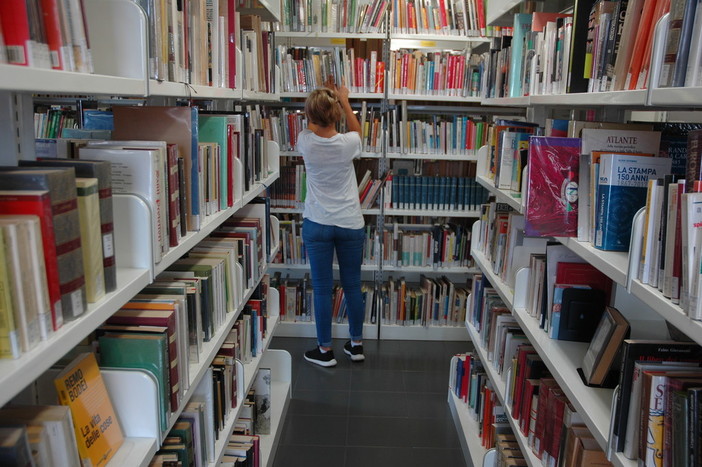 Bra, la Biblioteca Arpino celebra l’inclusione culturale con la mostra “Libri per tutti” Bra, la Biblioteca Arpino celebra l’inclusione culturale con la mostra “Libri per tutti”