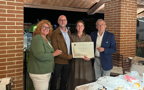 La blogger statunitense Elaine Luxton a Montà per ritirare il Premio Giornalistico del Roero