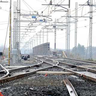 Uomo investito da un treno a Trofarello: circolazione via binari sospesa