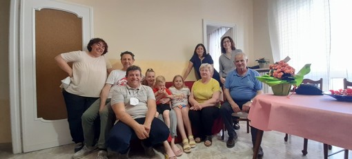 Bra: un gruppo di volontari aiuta concretamente una famiglia di profughi ucraini