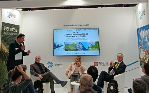Nelle foto, il momento stampa organizzato dall'ATL del Cuneese e dall'Ente Turismo Langhe Monferrato Roero sotto l'egida dell'Associazione per il turismo outdoor in provincia di Cuneo "WOW", presso lo stand Regione Piemonte alla BIT di Milano. All'incontro, anche l'Assessore Regionale al turismo Paolo Bongioanni