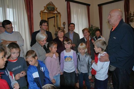 Foto del 2012 con piccoli bielorussi a Bra per un soggiorno terapeutico