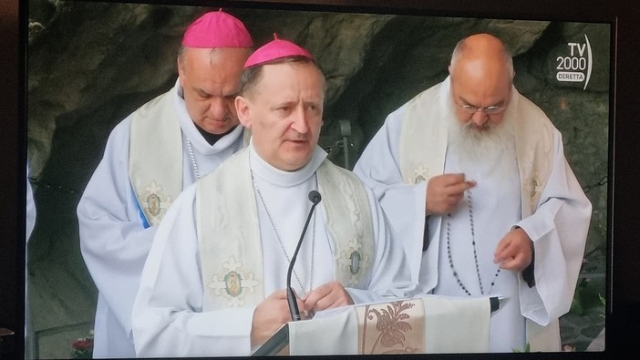 Il vescovo di Saluzzo, Cristiano Bodo, a Lourdes ha guidato il Rosario di oggi in diretta su Tv2000 Il vescovo di Saluzzo, Cristiano Bodo, a Lourdes ha guidato il Rosario di oggi in diretta su Tv2000