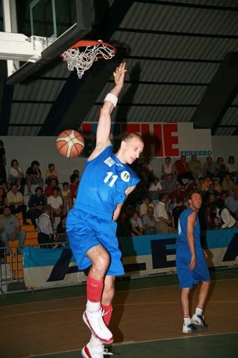 Alex &quot;Picchio&quot; Abbio, start del basket internazionale atteso sul parquet del palazzetto dello sport braidese