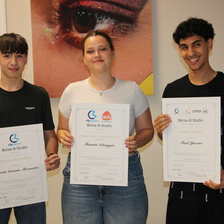 Da sinistra: Cosmin Alexandru Gusatu (corso operatore meccanico), Selvaggia Tomatis (corso operatore benessere) e Yassine Faid (corso operatore meccanico)