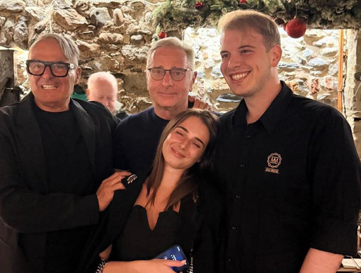 Paolo Bonolis a Limone Piemonte, tra sorrisi e foto Paolo Bonolis a Limone Piemonte, tra sorrisi e foto