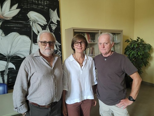 In foto, Roberto Borsa e Franca Alladio, coordinatori dello sportello con (a destra) Mauro Stellino presidente Apistom La Granda In foto, Roberto Borsa e Franca Alladio, coordinatori dello sportello con (a destra) Mauro Stellino presidente Apistom La Granda