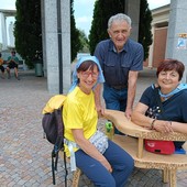 Oltre 150 persone per il pellegrinaggio Cussanio-Boves, celebrato con la panchina di Beppe Leardi Oltre 150 persone per il pellegrinaggio Cussanio-Boves, celebrato con la panchina di Beppe Leardi