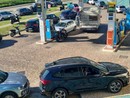 Benzinaio “assediato” durante la Fiera del Tartufo ad Alba: oltre 30 denunce contro chi parcheggia all’interno dell’impianto Benzinaio “assediato” durante la Fiera del Tartufo ad Alba: oltre 30 denunce contro chi parcheggia all’interno dell’impianto