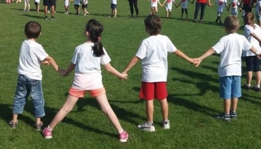 L’Asl Cn2 invita le scuole di Langhe e Roero a mettersi in movimento per promuovere salute e benessere L’Asl Cn2 invita le scuole di Langhe e Roero a mettersi in movimento per promuovere salute e benessere