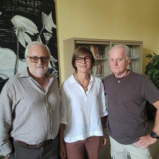 In foto, Roberto Borsa e Franca Alladio, coordinatori dello sportello con (a destra) Mauro Stellino presidente Apistom La Granda In foto, Roberto Borsa e Franca Alladio, coordinatori dello sportello con (a destra) Mauro Stellino presidente Apistom La Granda