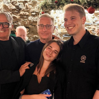 Paolo Bonolis a Limone Piemonte, tra sorrisi e foto