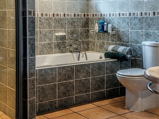Bagno moderno o classico? I consigli d'arredo di Bagnolandia Bagno moderno o classico? I consigli d'arredo di Bagnolandia