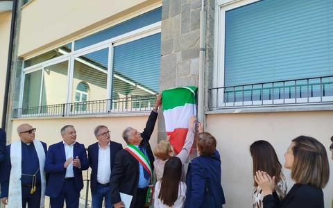 Intitolata a Massimo Bertolino la rinnovata piazza delle scuole di Bastia
