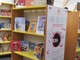 Bra, in biblioteca si inaugura un nuovo scaffale pieno di libri per bimbi con disturbo dell’apprendimento