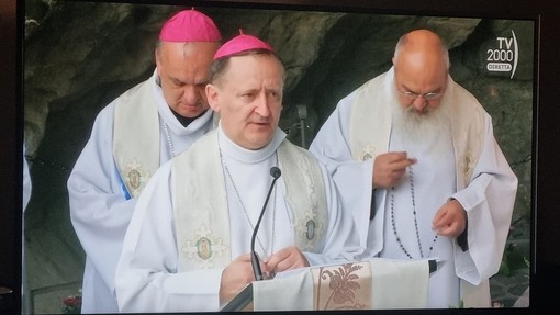 Il vescovo di Saluzzo, Cristiano Bodo, a Lourdes ha guidato il Rosario di oggi in diretta su Tv2000 Il vescovo di Saluzzo, Cristiano Bodo, a Lourdes ha guidato il Rosario di oggi in diretta su Tv2000