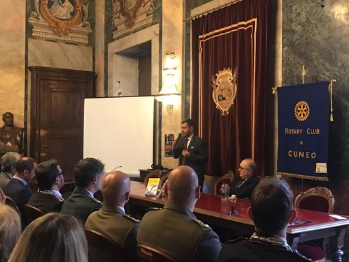 Il comandante dei NAS ospite del Rotary di Cuneo per presentare &quot;Sulla scena del crimine - I segreti dell'investigazione&quot;