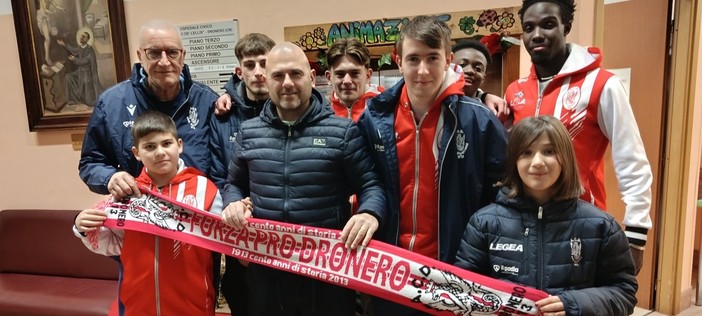 I giovani talenti della Pro Dronero in visita agli anziani della struttura De Lellis