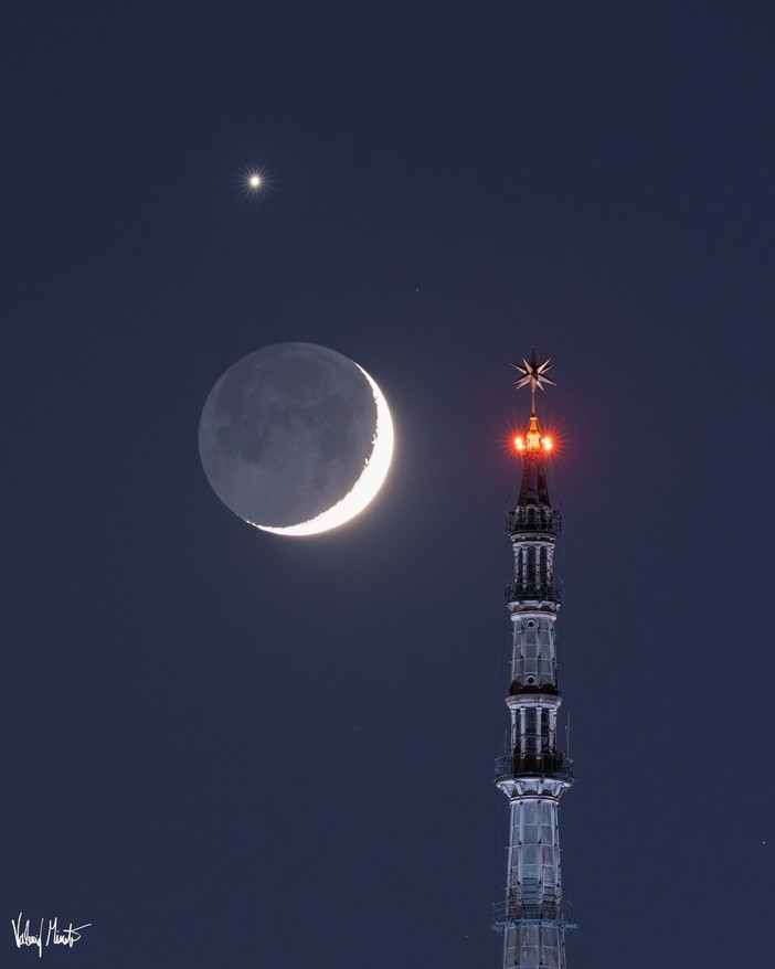 Il bacio cosmico tra Luna e Venere, che ha incantato il cielo Il bacio cosmico tra Luna e Venere, che ha incantato il cielo