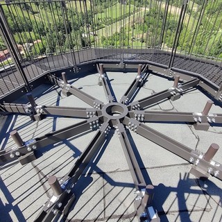 Il Belvedere 'd Curnian dall'alto. Nelle altre foto: alcuni momenti dell'inaugurazione