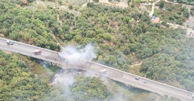 Mezzo pesante in fiamme sulla A6, riaperta la carreggiata per Torino Mezzo pesante in fiamme sulla A6, riaperta la carreggiata per Torino